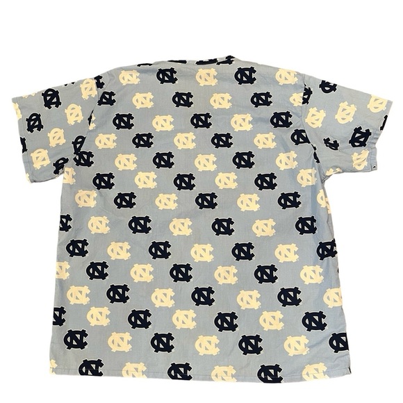 🩵 University of North Carolina Tarheels Scrubs Shirt | Uniform Shirt | Large - Picture 2 of 6